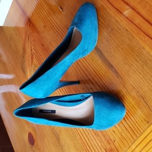 NWOT Forever 21 shoes, Emerald color, sz US 10